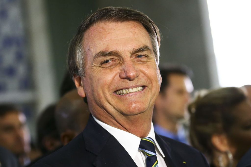 Bolsonaro é reeleito em 2022 em todos os cenários, diz pesquisa