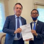 Bolsonaro recebe cópia do título de Cidadão Feirense e ouve pedido pela Contorno