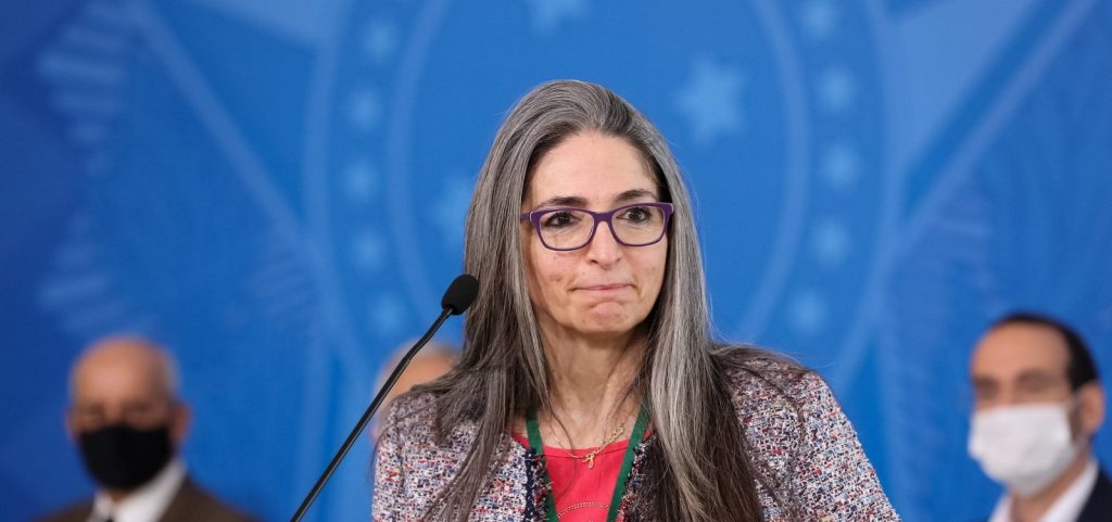 Defensora do uso da Cloroquina, Raissa Soares é internada com suspeita de Covid-19