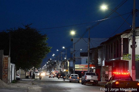 61 mil pontos de iluminação pública serão trocados por LED em Feira de Santana