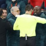 Liga dos Campeões: jogadores do PSG deixam partida e acusam juiz de racismo
