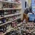 Em ataque de fúria, mulher destrói 500 garrafas de bebidas alcoólicas; veja o vídeo