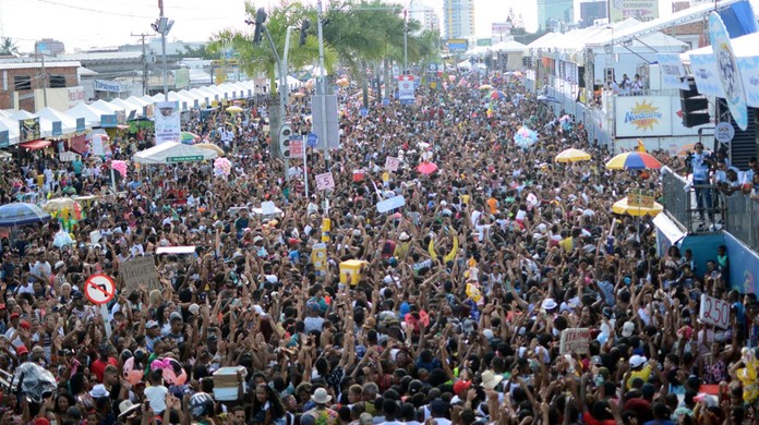 Projeto aumenta de 40 para 60% atrações locais em eventos da Prefeitura de Feira