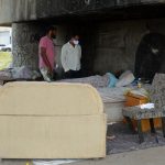 Prefeitura de Feira acolhe casal em situação de rua encontrado sob viaduto; confira