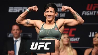 Adversária provocadora planeja golpe inédito contra Virna Jandiroba no UFC 256