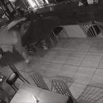Homem tem crise de tosse e é agredido em restaurante de Curitiba; veja