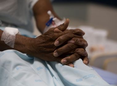 Número de casos ativos da Covid-19 volta a cair na Bahia, aponta boletim da Sesab