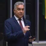 Na Câmara, Zé Neto homenageia cinquentenário do Colégio Luiz Viana, em Feira