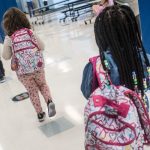 Maioria dos países mantém escolas abertas mesmo com nova alta de casos