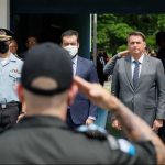 Bolsonaro concede indulto de Natal para policiais presos
