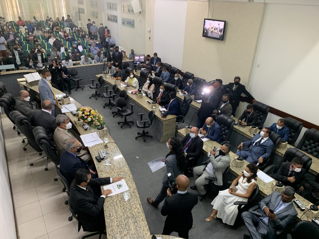 Feira de Santana: Prefeito, vice e os 21 vereadores foram empossados nesta sexta