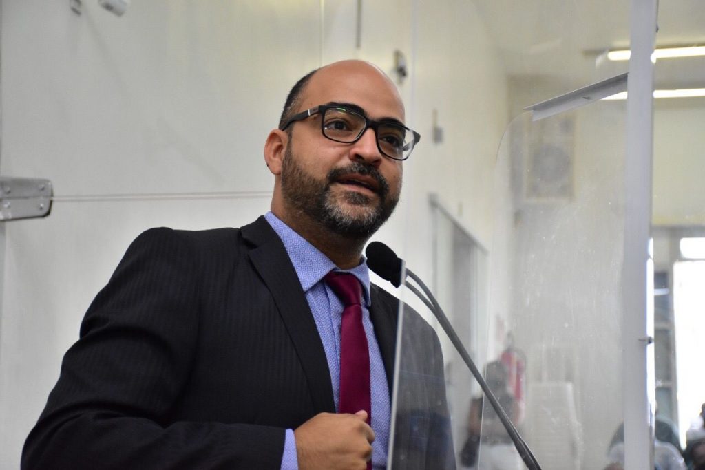 Pedro Américo defende a Prefeitura e cobra seriedade no debate sobre “tarifa zero” em Feira