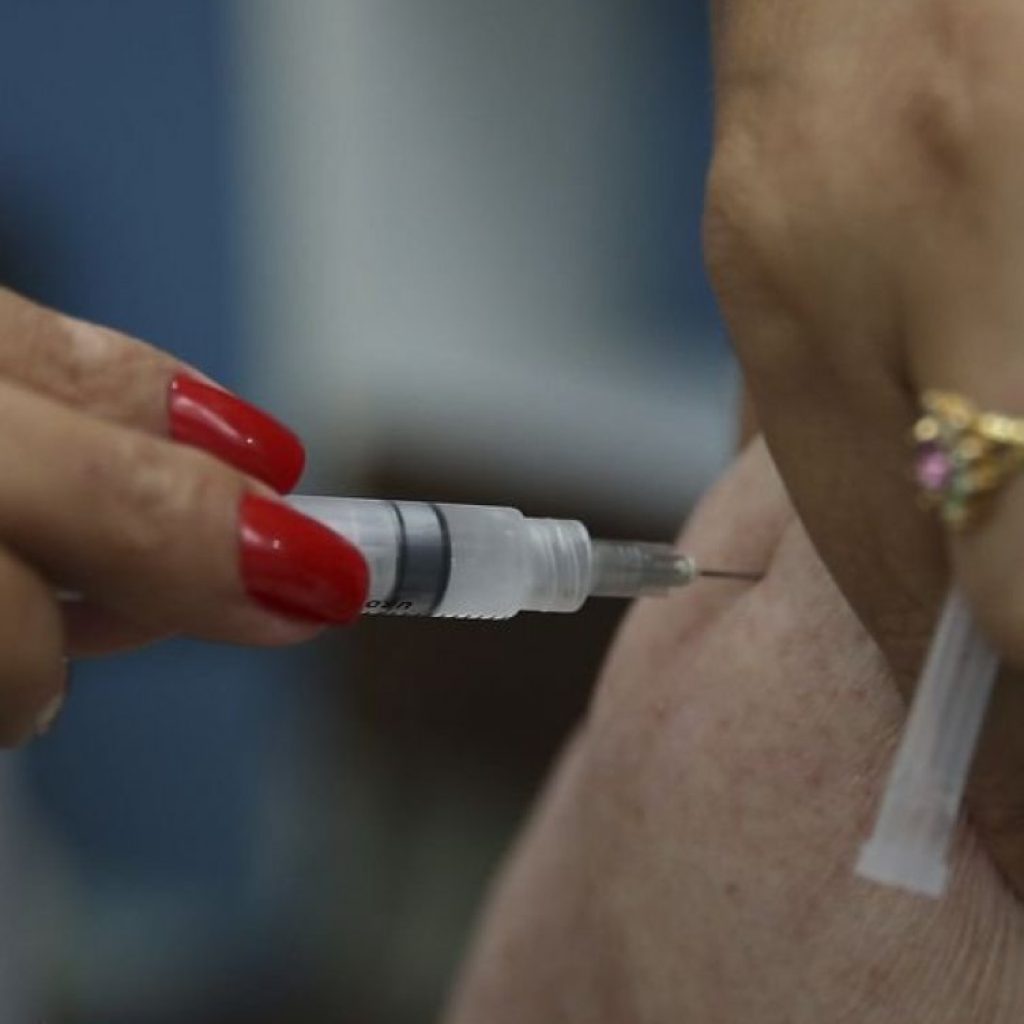 Mais de 1.300 crianças vacinadas contra a dengue em Feira de Santana