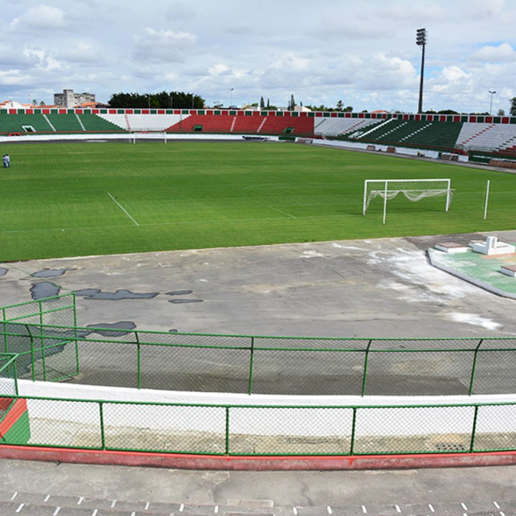 Prefeitura realiza ação para apagar pichações nos arredores do Estádio Jóia da Princesa