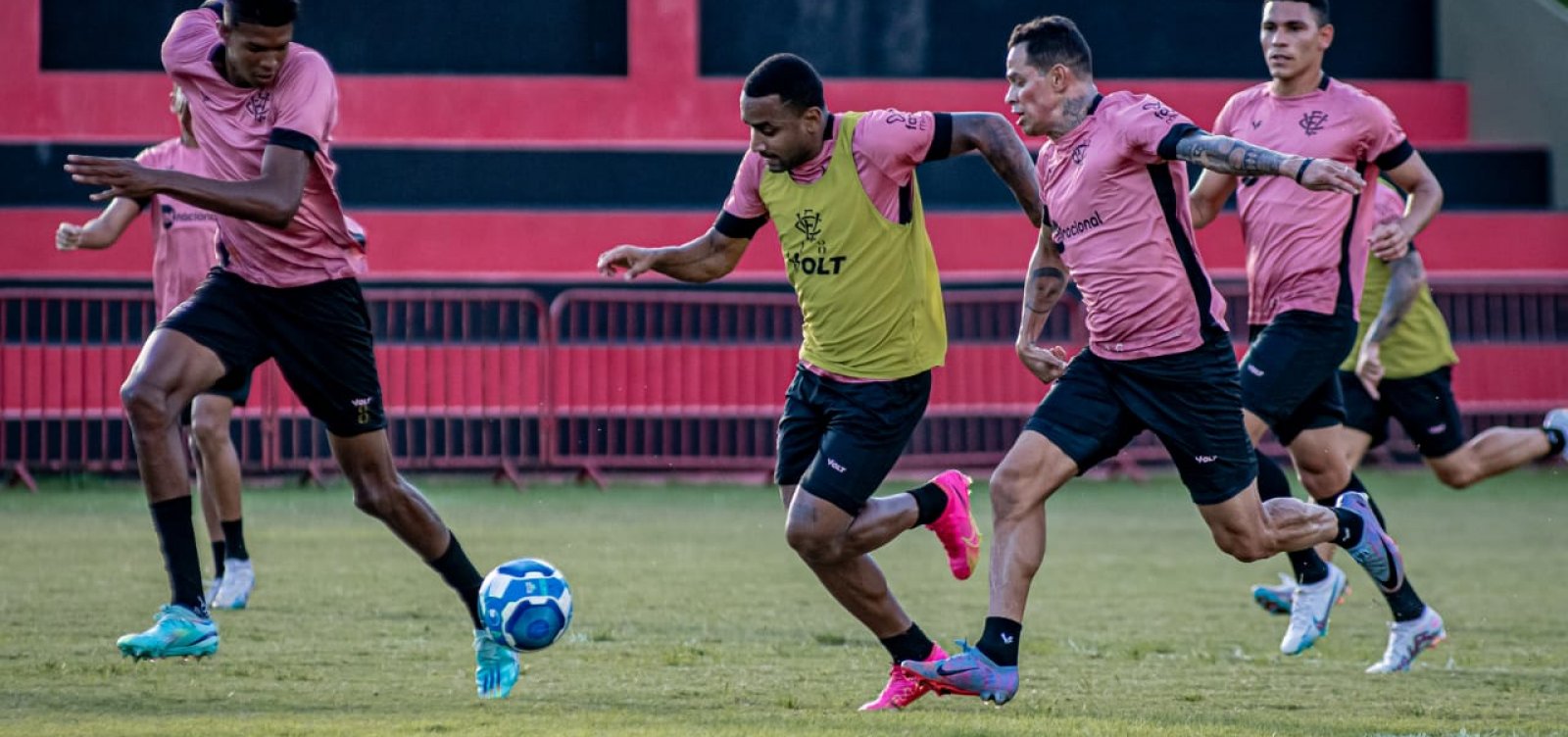 Contra O Guarani, Vitória Abre Sequência De Confrontos Diretos Na Série ...