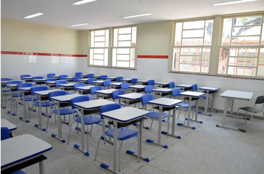 Mais de 70% dos novos alunos do ensino superior privado em 2022 optaram por estudar à distância, diz Inep