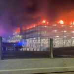 Incêndio de grandes proporções atinge aeroporto de Londres; VEJA VÍDEO