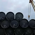 Preço do petróleo sobe 5% depois dos Estados Unidos reforçarem sanções contra Rússia