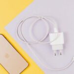 Justiça de SP livra Apple de pagar multa de R$ 100 milhões por vender iPhone sem carregador