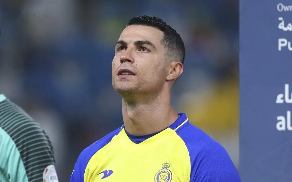 É fake que Cristiano Ronaldo tenha sido condenado a 99 chibatadas; Entenda