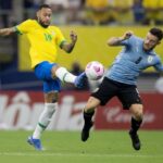Tentando retomar vitórias, Brasil enfrenta Uruguai em Montevidéu nesta terça (17)