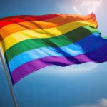Homem leva bandeira LGBT para manifestação pró-Hamas em Londres e leva uma surra, VEJA VÍDEO