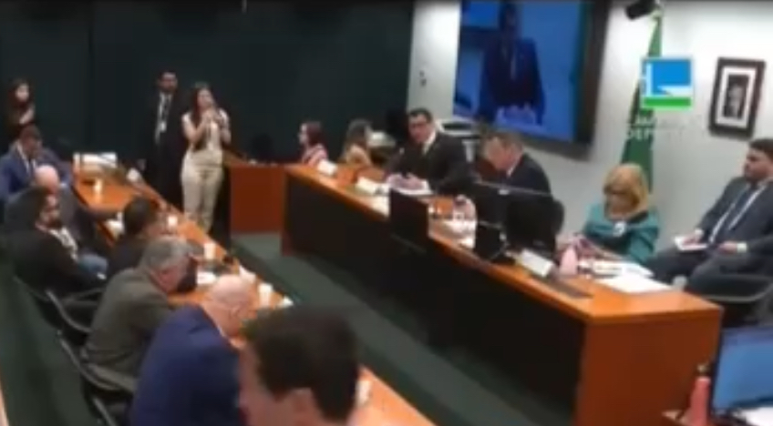 Flavio Dino causa revolta na comissão de segurança pública da Câmara com pedido de não comparecer por falta de segurança: “ele acha que nós somos bandidos?”, VEJA VÍDEO
