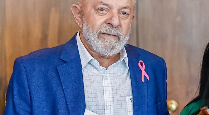 Lula assina decreto de cotas para negros em cargos de chefia com meta já cumprida