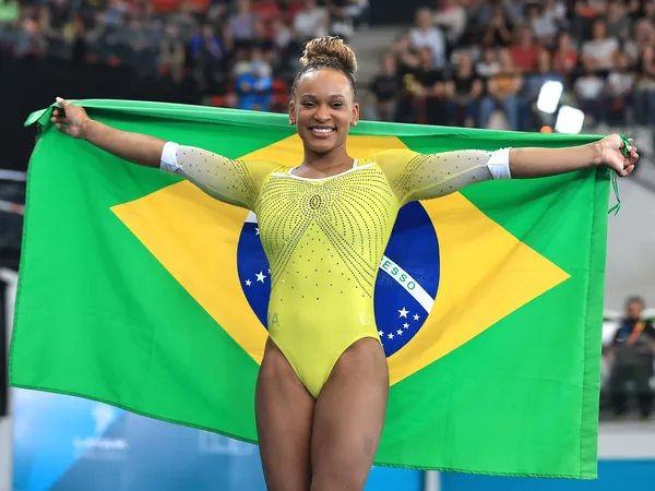 Rebeca Andrade faz salto histórico e conquista ouro no Pan