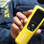 Motociclista quase atropela policial durante abordagem em Alagoinhas