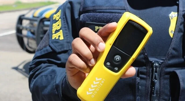 Motociclista quase atropela policial durante abordagem em Alagoinhas