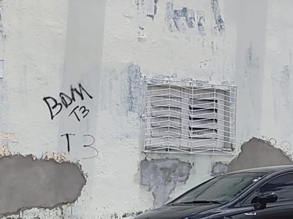 Facções criminosas dividem Feira de Santana como bolo em fatias; polícia caça pichadores