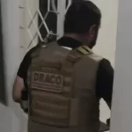 Jogador de futebol é preso na Paraíba acusado de homicídio; atleta tinha residência em Feira de Santana