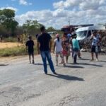 Moradores bloqueiam BR-116 norte em Feira de Santana e exigem solução para a falta de água