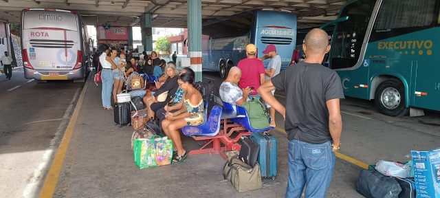 Terminal Rodoviário de Feira de Santana registra grande movimento neste feriado da padroeira do Brasil