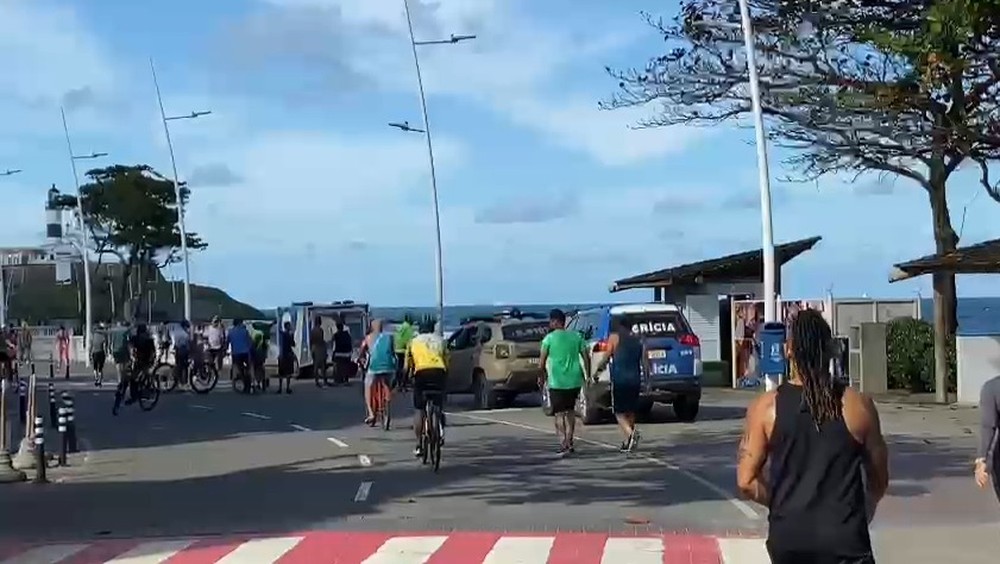 Homem é baleado após tentar assaltar policial civil em região turística de Salvador