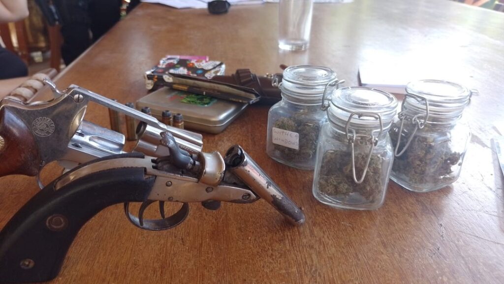 Prefeito preso com armas e drogas durante operação da PF é solto