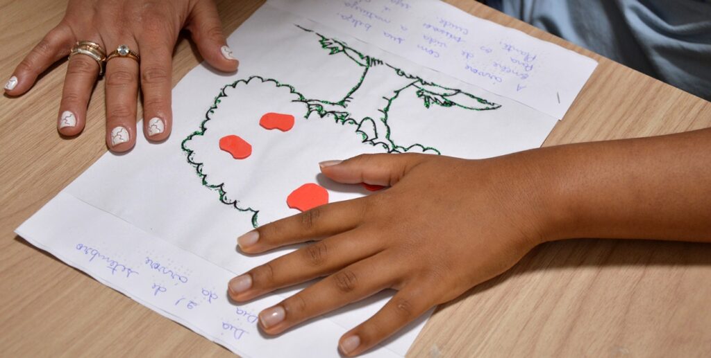 Estudantes cegos contam com aulas de braille no Centro de Educação Inclusiva