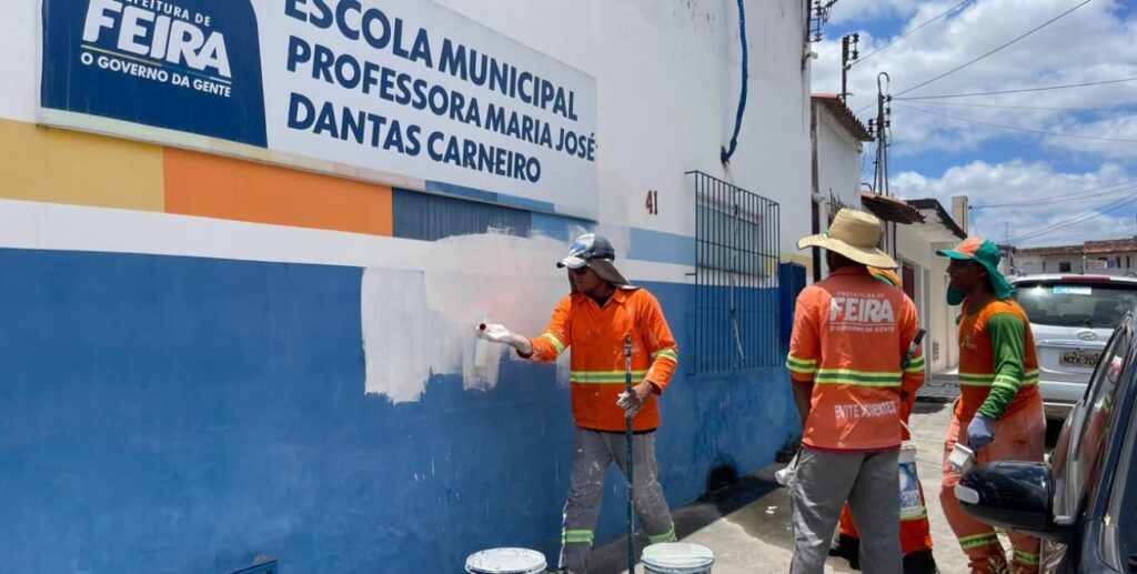 Operação limpa muros de 12 unidades escolares alvos de pichação