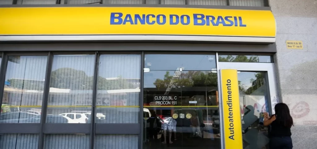 Saiba como estarão os bancos no feriado desta quarta-feira (15)