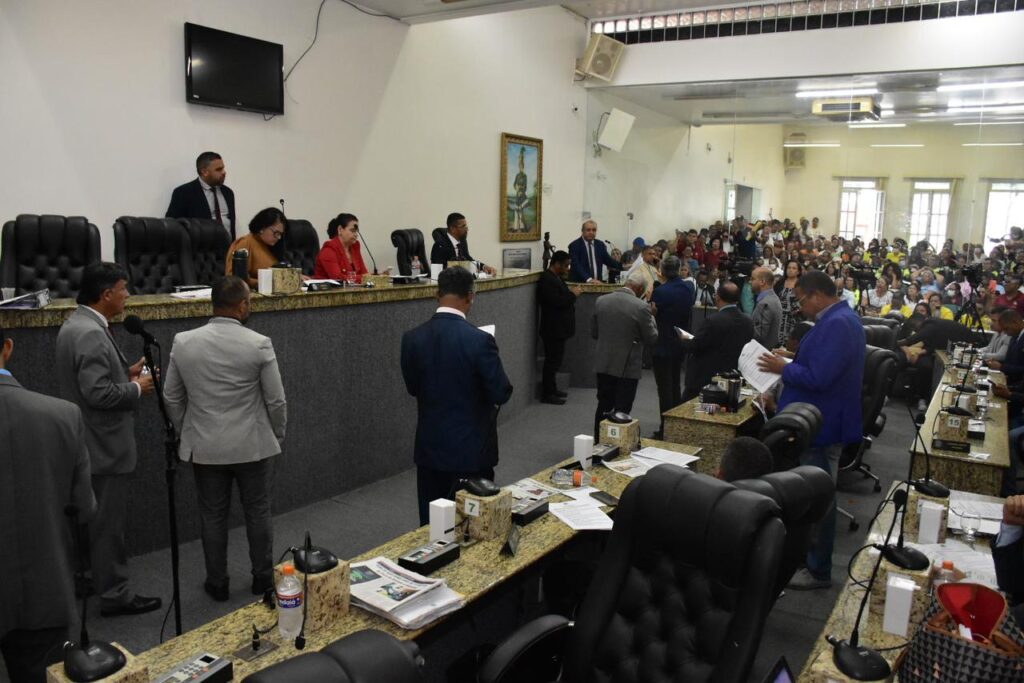 Aprovado em 2ª discussão, projeto que altera Estatuto, Previdência e sistema de carreira dos servidores do Município