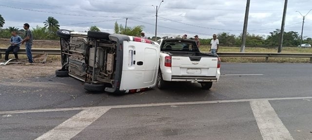 Acidente causa engarrafamento na BR-324