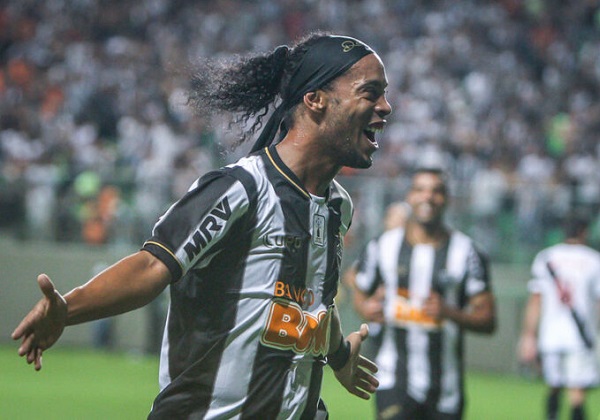 Devendo R$ 1 milhão, Ronaldinho Gaúcho terá dois imóveis avaliados para penhora