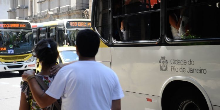 Veto de Lula à desoneração pode aumentar tarifa de ônibus em R$ 0,31, diz associação