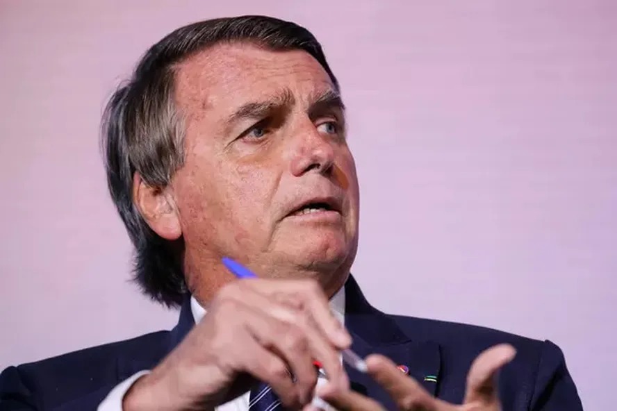 “Não vi nada demais”, diz Bolsonaro sobre PEC que limita poderes do STF