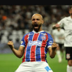 Bahia atropela Corinthians e dorme fora do Z4 do Brasileiro