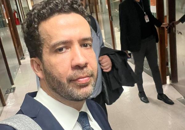 Janones é acusado de ‘rachadinha’; em áudio, deputado cobra salário de assessores