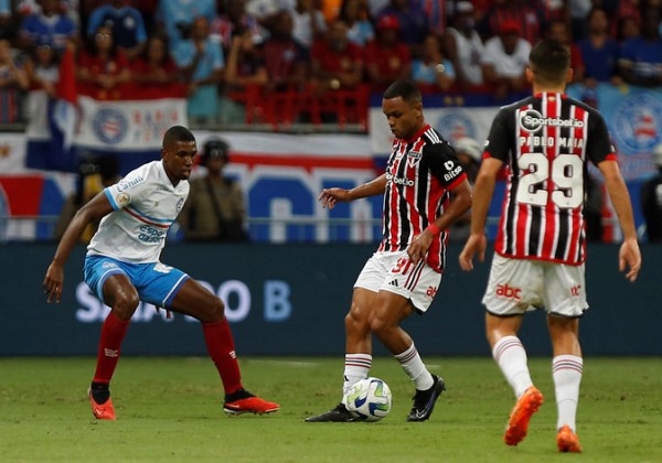 Bahia perde em casa para o São Paulo e fica mais próximo do rebaixamento