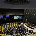 Congresso aprova proposta de aumento do “fundão” eleitoral para R$ 5 bi, mas manobra pode tirar dinheiro da educação, saúde e infraestrutura