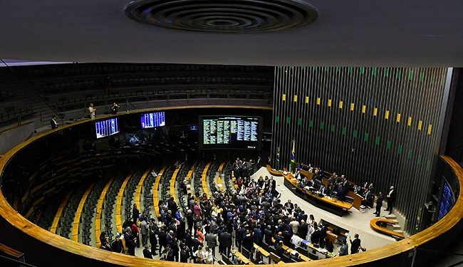Congresso aprova proposta de aumento do “fundão” eleitoral para R$ 5 bi, mas manobra pode tirar dinheiro da educação, saúde e infraestrutura